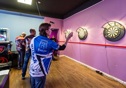 Rzucać w tarczę, wygrać puchar