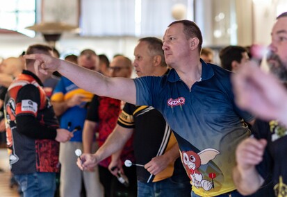 Rzucać w tarczę, wygrać puchar