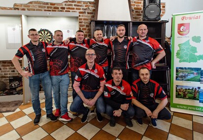 Rzucać w tarczę, wygrać puchar