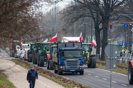 \"Potrzebujemy konkretnych rozwiązań\". Rolnicy protestowali na ulicach Elbląga