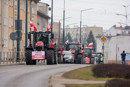 \"Potrzebujemy konkretnych rozwiązań\". Rolnicy protestowali na ulicach Elbląga