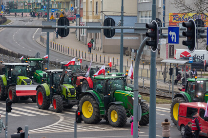 \"Potrzebujemy konkretnych rozwiązań\". Rolnicy protestowali na ulicach Elbląga