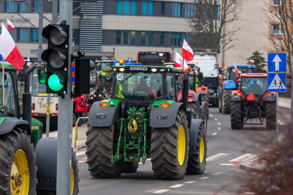 \"Potrzebujemy konkretnych rozwiązań\". Rolnicy protestowali na ulicach Elbląga