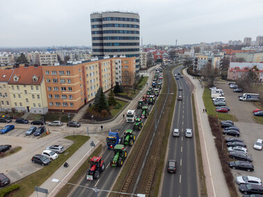 \"Potrzebujemy konkretnych rozwiązań\". Rolnicy protestowali na ulicach Elbląga