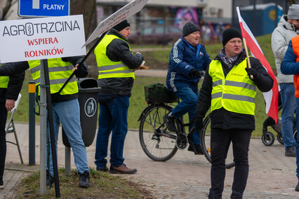 \"Potrzebujemy konkretnych rozwiązań\". Rolnicy protestowali na ulicach Elbląga