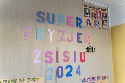 Fryzjerskie „Złote lata Hollywood” w ZSISiU w Elblągu