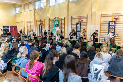 Fryzjerskie „Złote lata Hollywood” w ZSISiU w Elblągu