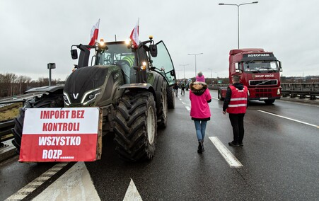 Protest rolników w Elblągu. \"Sprowadzanie towarów z Ukrainy nas rujnuje\"