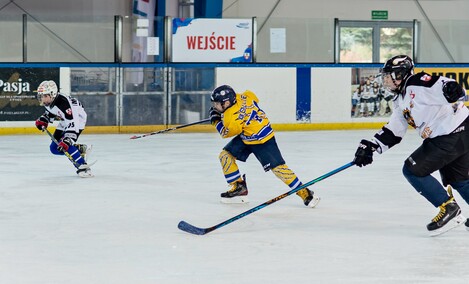 Wikingowie z hokejowym krążkiem