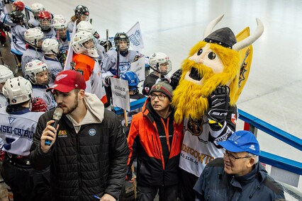 Wikingowie z hokejowym krążkiem