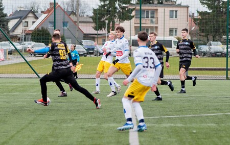 Rezerwy wygrywają w śniegu