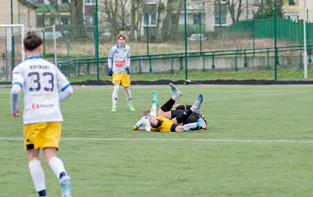 Rezerwy wygrywają w śniegu