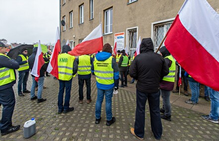 Rolnicy protestowali przed biurami parlamentarzystów. „Zadajemy trudne pytania”