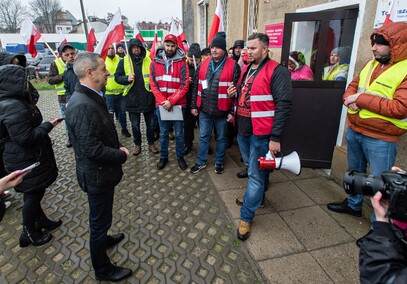 Rolnicy protestowali przed biurami parlamentarzystów. „Zadajemy trudne pytania”