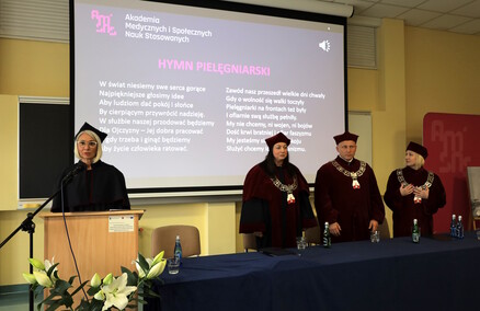 „Aby ludziom dać pokój i słońce, by cierpiącym przywrócić nadzieję” - uroczystość czepkowania w AMiSNS
