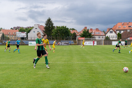 Z problemami, ale z awansem