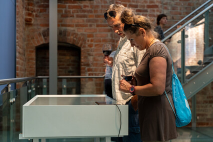 Formy i neony w Galerii EL