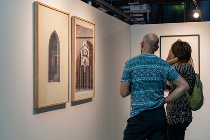 Formy i neony w Galerii EL