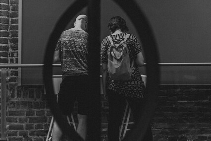 Formy i neony w Galerii EL