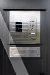 Plast-Met: Nowoczesne ogrodzenie, w którym nawet odbierzesz paczkę