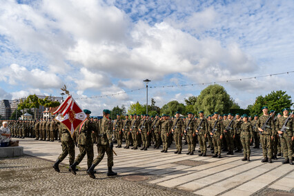 „Od dziecka marzył, by być w wojsku”. Przysięgali na bulwarze
