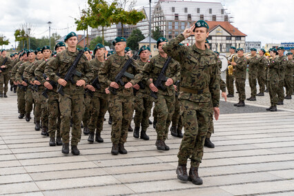 „Od dziecka marzył, by być w wojsku”. Przysięgali na bulwarze