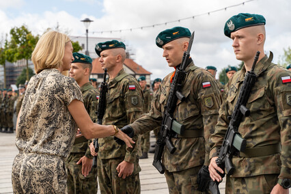 „Od dziecka marzył, by być w wojsku”. Przysięgali na bulwarze