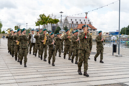 „Od dziecka marzył, by być w wojsku”. Przysięgali na bulwarze