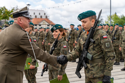 „Od dziecka marzył, by być w wojsku”. Przysięgali na bulwarze