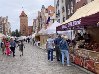 Na jarmarku w dzień targowy...