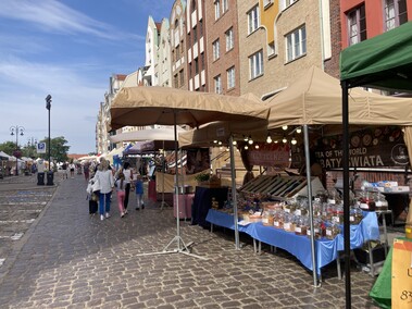 Na jarmarku w dzień targowy...