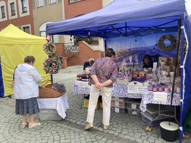 Na jarmarku w dzień targowy...