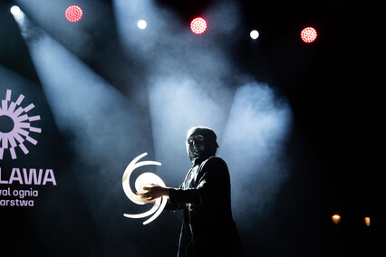 Głodnemu zabawy chleb i muzyka na myśli