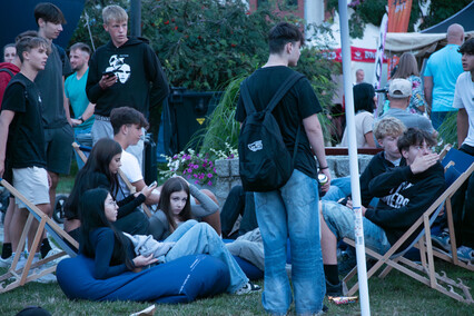 Głodnemu zabawy chleb i muzyka na myśli