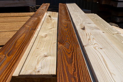 Nadaj wnętrzom niepowtarzalny klimat. Szczotkowane drewno od Deski.Info