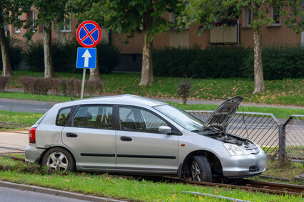 Zawracał i zderzył się z tramwajem