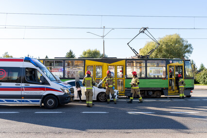 Zderzenie z tramwajem. Dwie osoby w szpitalu