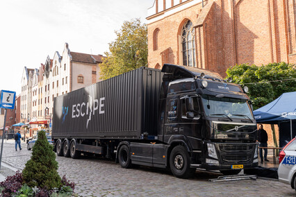 Boski Alvaro nie musi być boski... Escapetruck o handlu ludźmi