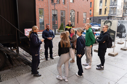 Boski Alvaro nie musi być boski... Escapetruck o handlu ludźmi