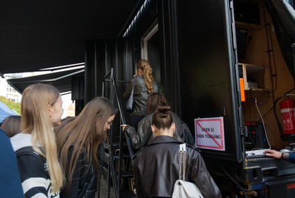 Boski Alvaro nie musi być boski... Escapetruck o handlu ludźmi