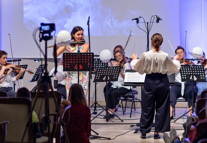 Z orkiestrą i czterema żywiołami