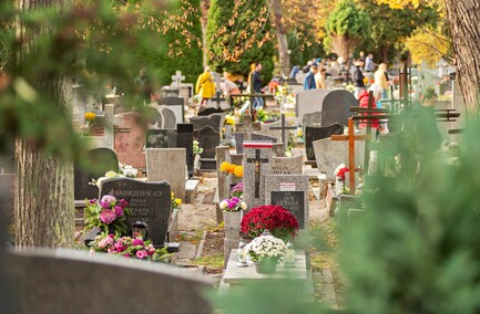 Elblążanie odwiedzają groby bliskich