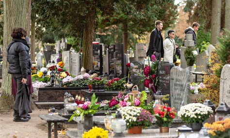 Elblążanie odwiedzają groby bliskich