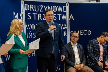 Młodzi szachiści w grze