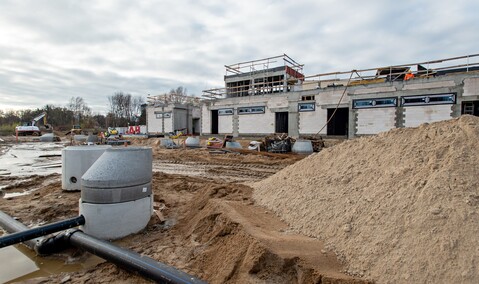 Baseny mają być gotowe w wakacje