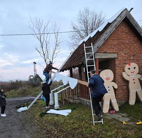 Świąteczne witacze powstają w gminie Godkowo