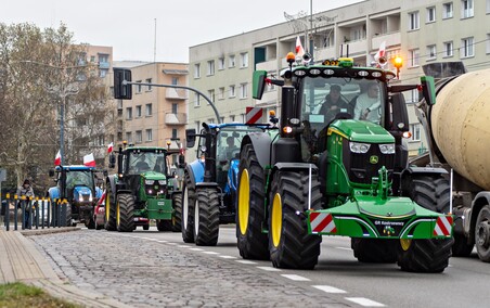 Rolnicy protestowali w Elblągu. „Żywność spoza UE jest nafaszerowana pestycydami”