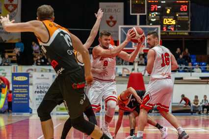 Ze Sklepu wzięli zwycięstwo