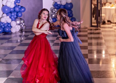 Studniówka Zespołu Szkół Pijarskich. \"To piękny początek nowego etapu\"