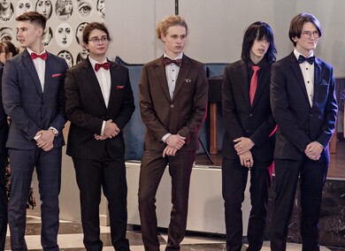 Studniówka Zespołu Szkół Pijarskich. \"To piękny początek nowego etapu\"